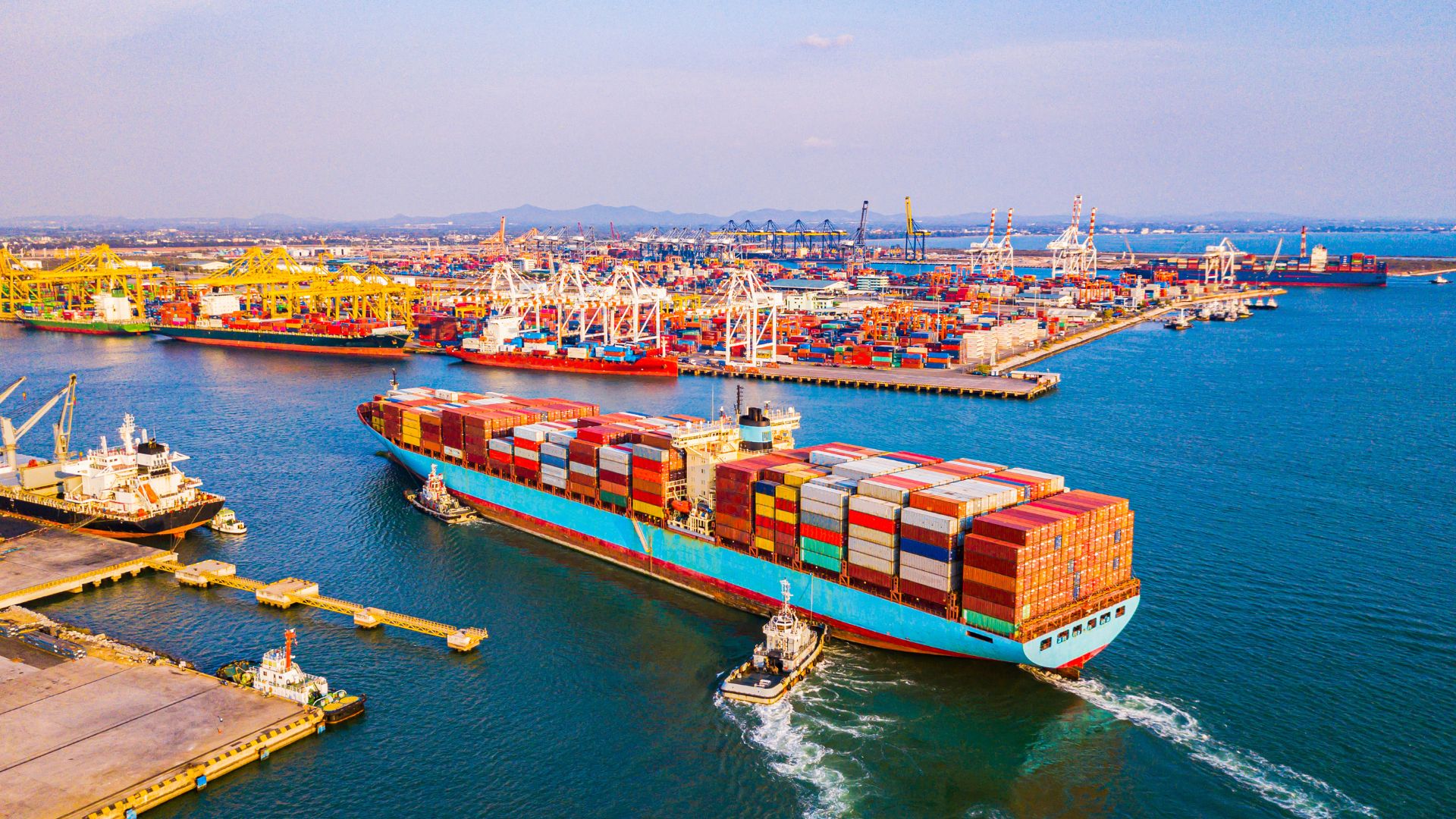 MODAL marítimo no transporte internacional de cargas como enviar um container em um navio quanto custa, vale a pena frete internacional prompt logistica